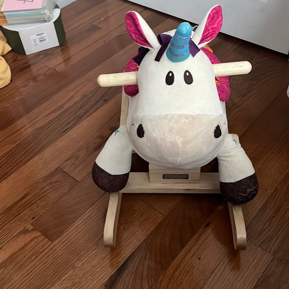 We have a toddlers rocking unicorn💖
